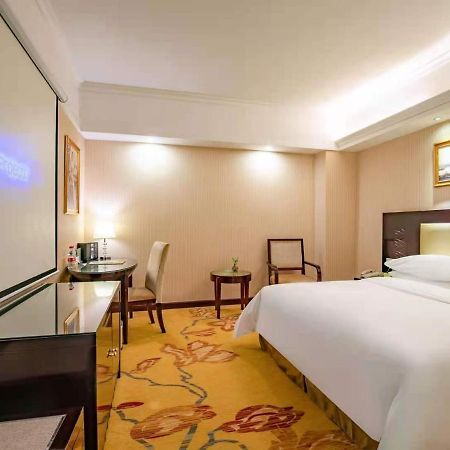 Vienna Hotel Baoan Liutang Xin'an  Экстерьер фото