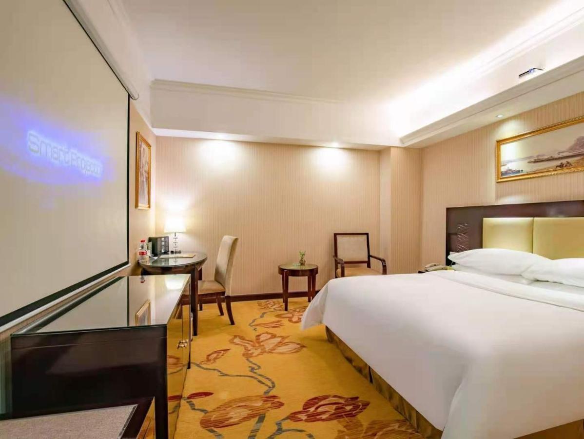 Vienna Hotel Baoan Liutang Xin'an  Экстерьер фото